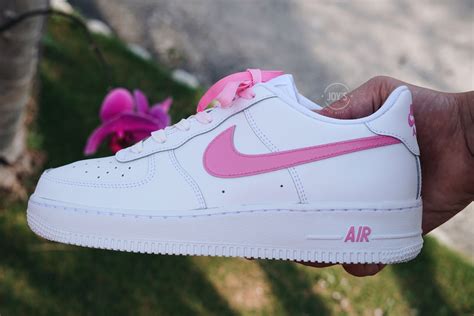 nike air force 1 sneaker in weiß und rosa